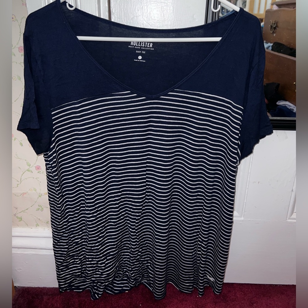 Hollister Easy Logo Icon V-Neck T-Shirt